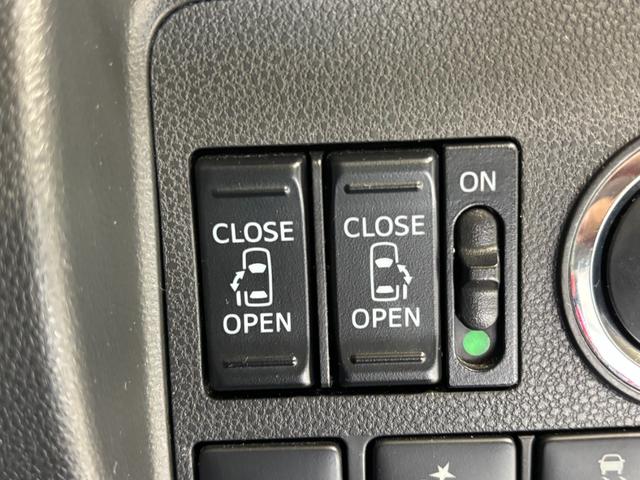 両側電動スライドドア