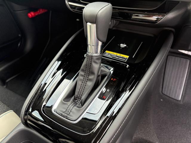 ヴェゼル ｅ：ＨＥＶＺ・ＰＬａＹパッケージ　登録済み未使用車４ＷＤ　禁煙　オートクルーズコントロール　アイドリングストップ　ＬＥＤヘッド　ＵＳＢ　電動テールゲート　衝突被害軽減システム　リヤカメラ　横滑り防止装置　ＥＴＣ　シートヒーター（16枚目）