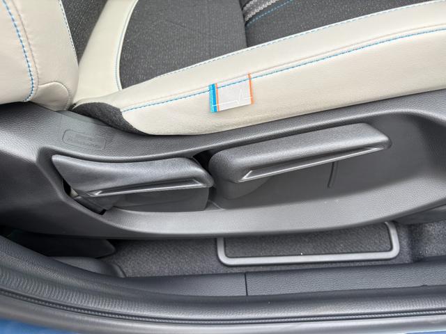 ヴェゼル ｅ：ＨＥＶＺ・ＰＬａＹパッケージ　登録済み未使用車４ＷＤ　禁煙　オートクルーズコントロール　アイドリングストップ　ＬＥＤヘッド　ＵＳＢ　電動テールゲート　衝突被害軽減システム　リヤカメラ　横滑り防止装置　ＥＴＣ　シートヒーター（29枚目）