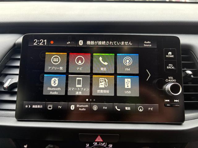 フィット ｅ：ＨＥＶリュクス　４ＷＤ　クルコン　Ｂカメラ　ＡＡＣ　キーレス　サイドエアバック　ＥＴＣ　スマートキー　エアバッグ　ＵＳＢ　シートヒター　横滑り防止機能　ＬＥＤヘッドライ（9枚目）