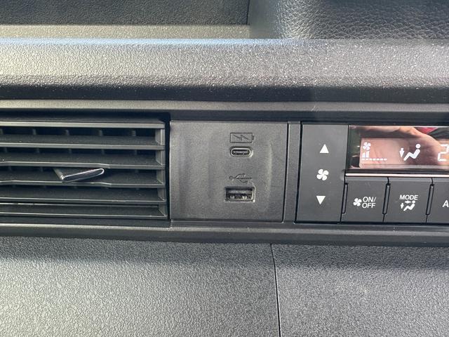 Ｎ－ＢＯＸカスタム ターボ　イモビライザー　衝突被害軽減　禁煙　キーフリー　Ｐセンサー　ＥＳＣ　パワステ　両席エアバック　サイドエアバッグ　ターボ車　ＵＳＢ接続　Ａライト　スマキー　Ｂカメ　パワーウィンドウ　ＥＴＣ（13枚目）