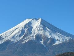 当店がある富士吉田市は富士山麓の町です。観光を兼ねてのご来店も一石二鳥、気分転換にもなりますのでお気軽にお越しくださいませ。雄大な富士と共にお待ちしております。 3