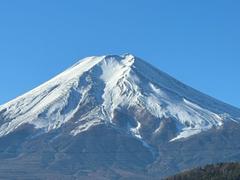 当店がある富士吉田市は富士山麓の町です。観光を兼ねてのご来店も一石二鳥、気分転換にもなりますのでお気軽にお越しくださいませ。雄大な富士と共にお待ちしております。 2