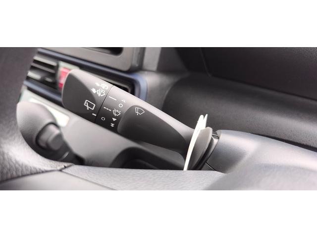 タント Ｘリミテッド　届出済未使用車　両側電動スライドドア　ＬＥＤヘッドライト　　スマートキー　スマートアシスト搭載　３６０°スーパーＵＶ＆ＩＲカットガラス　後方誤発信抑制機能　オートハイビームアシスト搭載（32枚目）