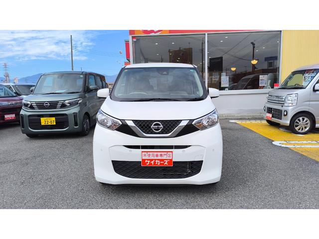 デイズ B CD/AM・FMラジオ エマージェンシーブレーキ搭載 キーレスエントリー サイドエアバッグ装備 後部席カーテンエアバッグ装備 横滑り防止機能 アイドリングストップ搭載 パワーウィンドウ(6枚目)