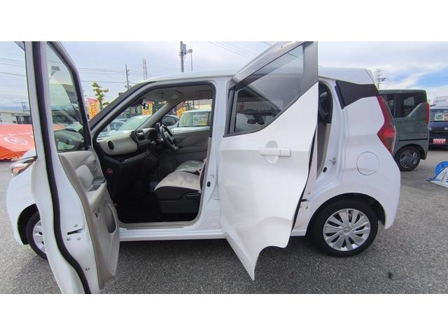 デイズ B CD/AM・FMラジオ エマージェンシーブレーキ搭載 キーレスエントリー サイドエアバッグ装備 後部席カーテンエアバッグ装備 横滑り防止機能 アイドリングストップ搭載 パワーウィンドウ(9枚目)