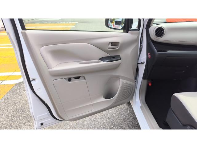 デイズ B CD/AM・FMラジオ エマージェンシーブレーキ搭載 キーレスエントリー サイドエアバッグ装備 後部席カーテンエアバッグ装備 横滑り防止機能 アイドリングストップ搭載 パワーウィンドウ(12枚目)