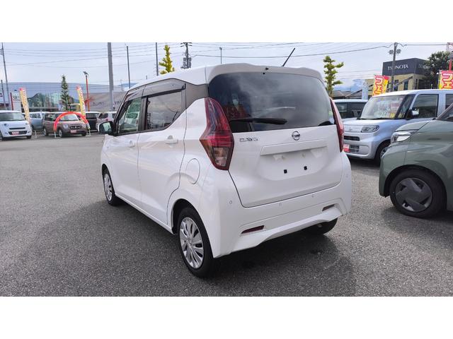 デイズ B CD/AM・FMラジオ エマージェンシーブレーキ搭載 キーレスエントリー サイドエアバッグ装備 後部席カーテンエアバッグ装備 横滑り防止機能 アイドリングストップ搭載 パワーウィンドウ(16枚目)