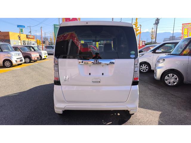 N-BOX G SSパッケージ ホンダ純正メモリーナビ CD/DVD AM/FMラジオ ワンセグTV 両側パワースライドドア ETC バックカメラ ステアリングリモコン スマートキー オートエアコン アイドリングストップ(20枚目)