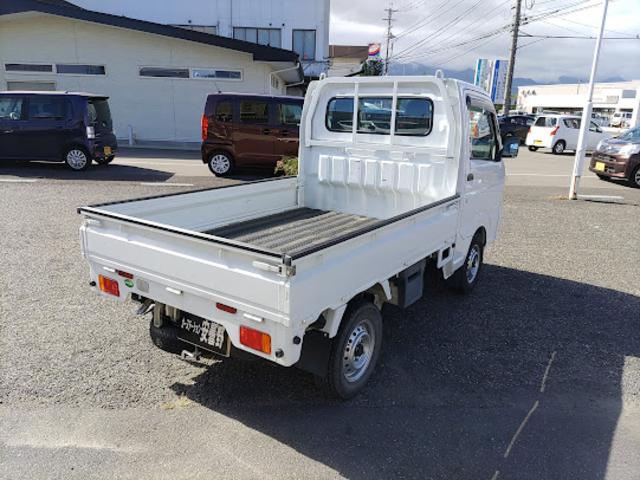 キャリイトラック KCエアコン・パワステ 4WD 5速MT エアコン パワステ 荷台マット ドアバイザー付 AM/FMラジオ 内外装クリーニング済み 走行57,000km台 車検令和8年9月迄(8枚目)
