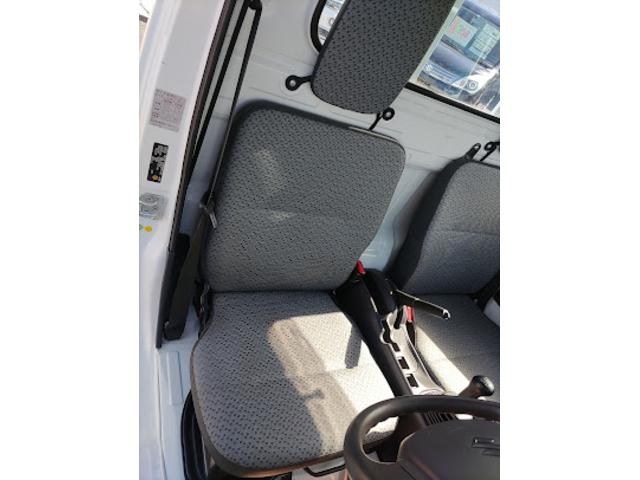 キャリイトラック KCエアコン・パワステ 4WD 5速MT エアコン パワステ 荷台マット ドアバイザー付 AM/FMラジオ 内外装クリーニング済み 走行57,000km台 車検令和8年9月迄(12枚目)