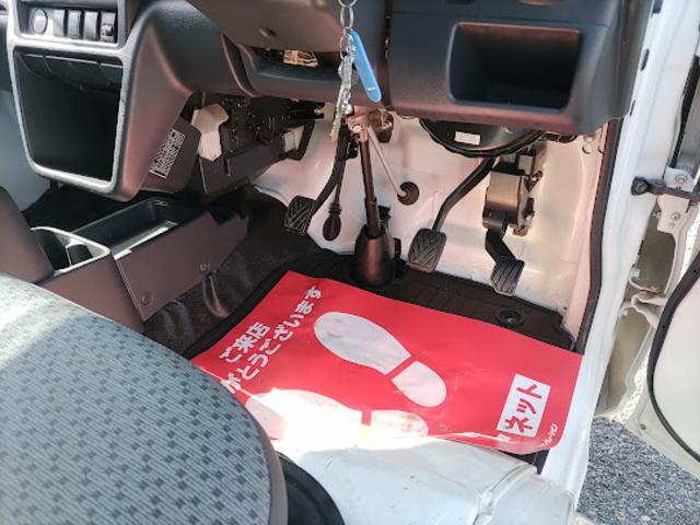 キャリイトラック KCエアコン・パワステ 4WD 5速MT エアコン パワステ 荷台マット ドアバイザー付 AM/FMラジオ 内外装クリーニング済み 走行57,000km台 車検令和8年9月迄(13枚目)