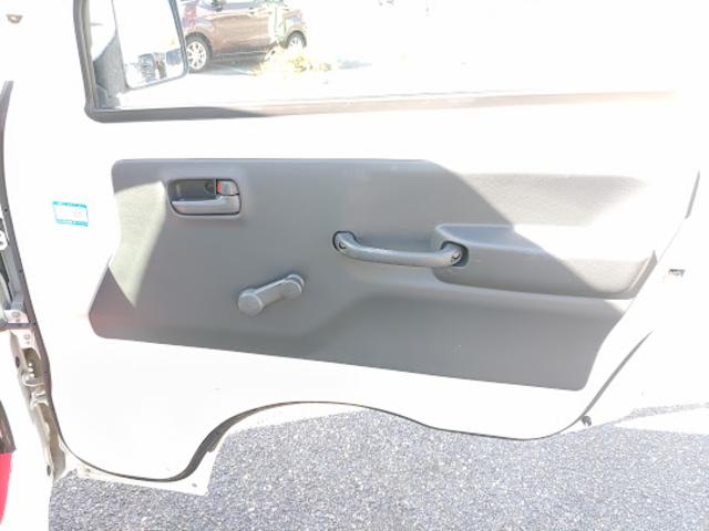 キャリイトラック KCエアコン・パワステ 4WD 5速MT エアコン パワステ 荷台マット ドアバイザー付 AM/FMラジオ 内外装クリーニング済み 走行57,000km台 車検令和8年9月迄(16枚目)