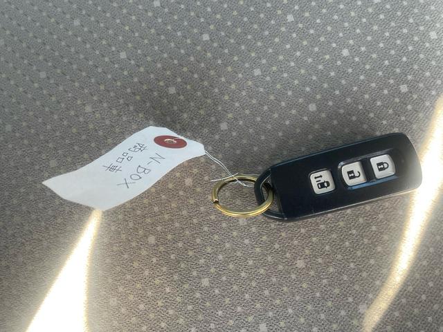 Ｎ－ＢＯＸ Ｇ・Ｌパッケージ　スマートキー　左オートスライドドア　オートエアコン　ＣＤデッキ　エアバック　ＡＢＳ　衝突軽減ボディ　社外アルミ　フル装備（13枚目）
