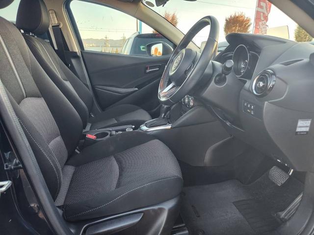 デミオ 15Sツーリング クリアランスソナー LEDヘッドランプ スマートキー 衝突被害軽減システム 盗難防止 Bluetooth接続 シートヒーター アイドリングストップ Bカメラ 4WD オートエアコン ETC(14枚目)