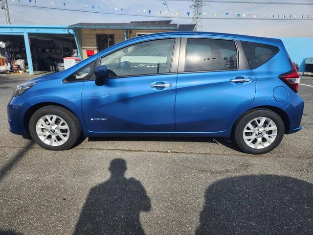 ノート e-パワー X ナビTV バックカメラ スタッドレスタイヤ付き アラウンドビューモニター プッシュスタート インテリジェントキー オートエアコン 横滑り防止 衝突被害軽減システム レーンアシスト 電動格納ドアミラー(8枚目)