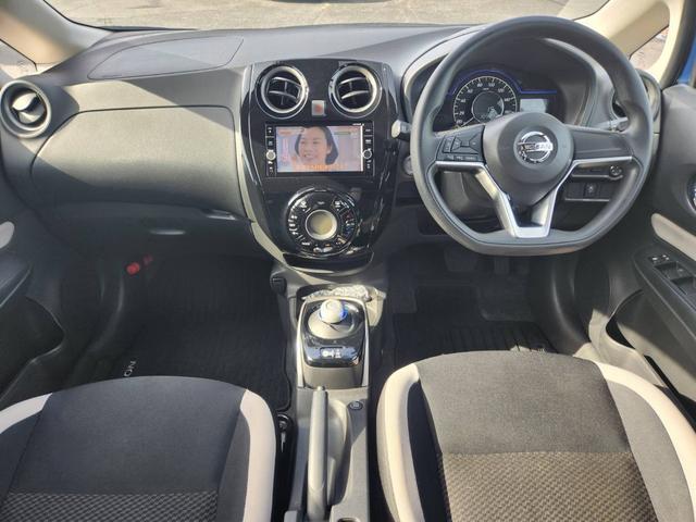 ノート e-パワー X ナビTV バックカメラ スタッドレスタイヤ付き アラウンドビューモニター プッシュスタート インテリジェントキー オートエアコン 横滑り防止 衝突被害軽減システム レーンアシスト 電動格納ドアミラー(13枚目)