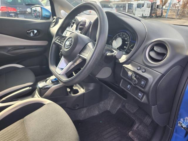 ノート e-パワー X ナビTV バックカメラ スタッドレスタイヤ付き アラウンドビューモニター プッシュスタート インテリジェントキー オートエアコン 横滑り防止 衝突被害軽減システム レーンアシスト 電動格納ドアミラー(25枚目)