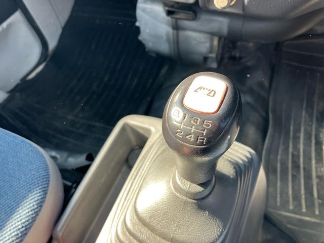 サンバートラック TB 4WD 5速マニュアル 三方開 軽トラック(27枚目)