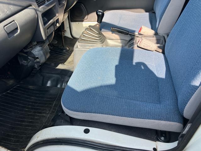 サンバートラック TB 4WD 5速マニュアル 三方開 軽トラック(32枚目)