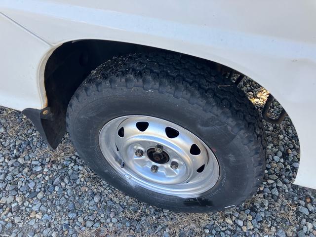 サンバートラック TB 4WD 5速マニュアル 三方開 軽トラック(38枚目)