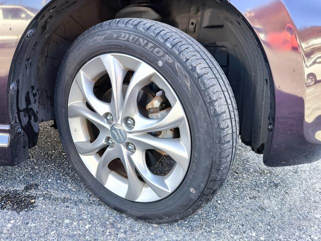 アルミホイールを履いています。タイヤの山も是非確認ください。