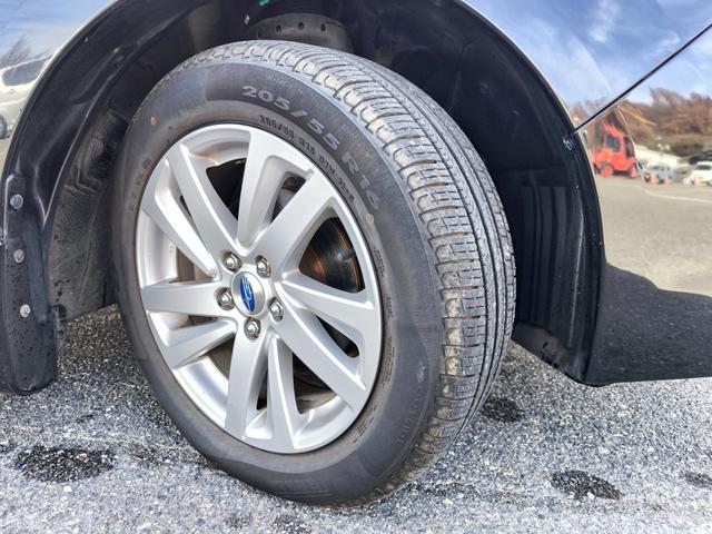 アルミホイールを履いています。タイヤの山も是非確認ください。