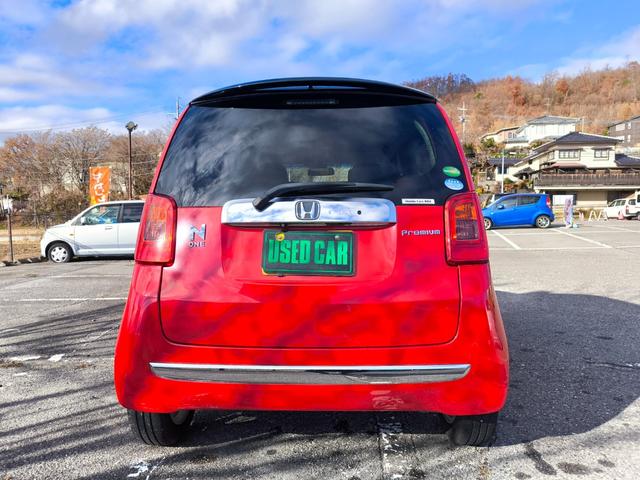 Ｎ－ＯＮＥ プレミアム　ワンオーナー　純正ナビ　テレビ　バックカメラ　インテリキー　純正アルミ　アイドリングストップ　車検整備付き　一年間保証付き　記録簿付き　ツートンカラー（6枚目）