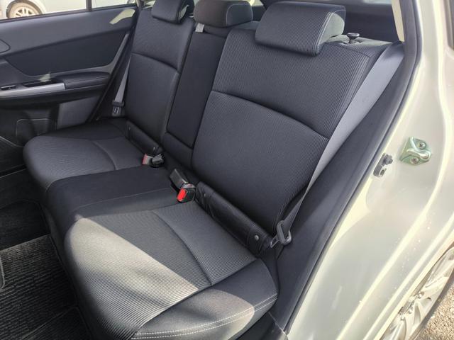 リアシートも足元広々ゆったりと座れますから、長距離ドライイブも楽しめますよ！