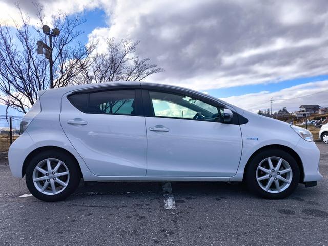 アクア Ｇ　純正ナビ　テレビ　バックモニター　ＥＴＣ　インテリキー　純正アルミ　アイドリングストップ　一年間保証付き　記録簿付き　車検整備付き（4枚目）