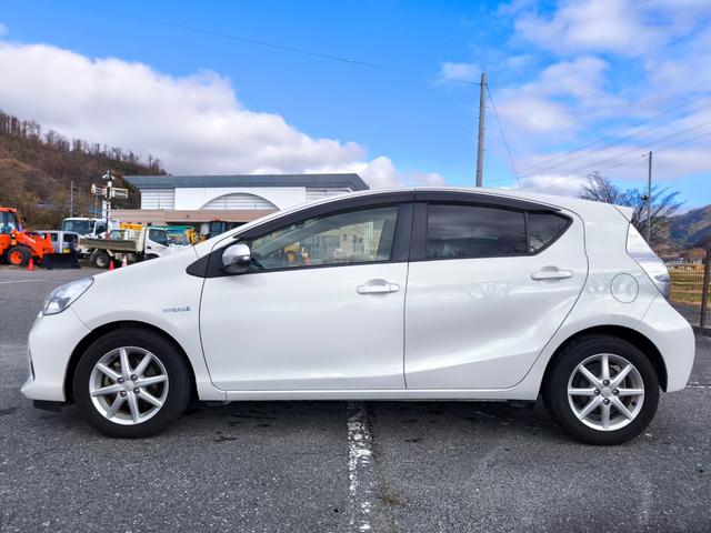 アクア Ｇ　純正ナビ　テレビ　バックモニター　ＥＴＣ　インテリキー　純正アルミ　アイドリングストップ　一年間保証付き　記録簿付き　車検整備付き（8枚目）