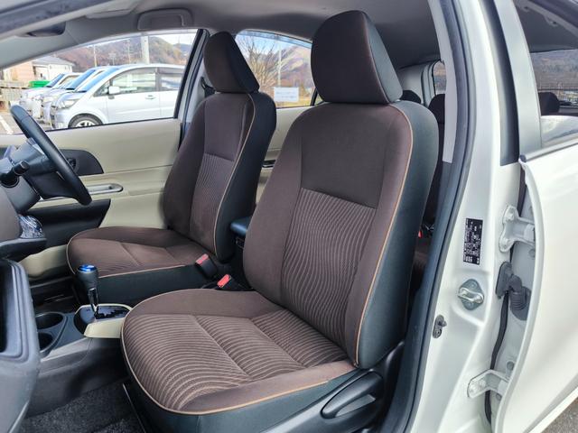 アクア Ｇ　純正ナビ　テレビ　バックモニター　ＥＴＣ　インテリキー　純正アルミ　アイドリングストップ　一年間保証付き　記録簿付き　車検整備付き（12枚目）