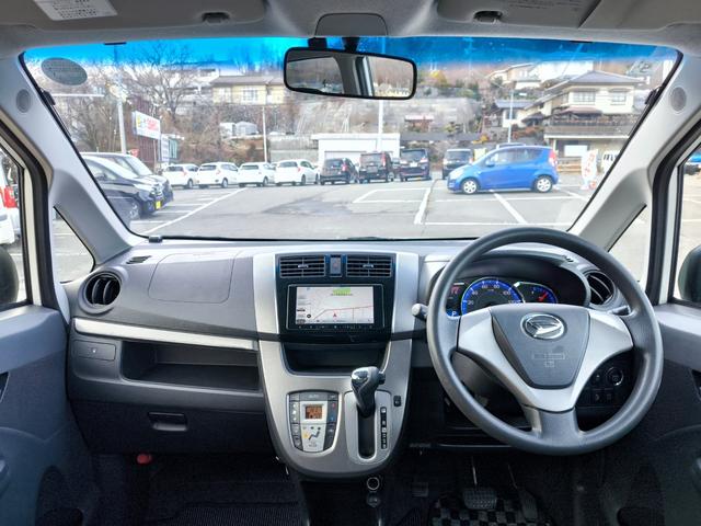 �t�����g�K���X���傫���đO�����F�����ǍD�ł��B����n�X�C�b�`�ނ��g���₷���z�u����Ă��܂��B