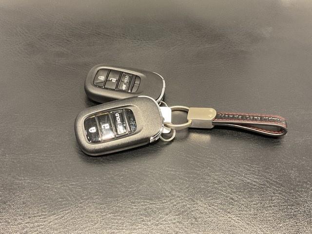 ヴェゼル ｅ：ＨＥＶＺ　ＬＤＡ　衝突回避支援ブレーキ機能　１オナ　追従　スマキ　ＢＴオーディオ　フルオートエアコン　Ｄレコ　オートＬＥＤ　エアバッグ　両席エアバック　Ｒカメ　パワーウィンドウ　ＬＥＤランプ（35枚目）