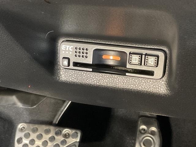 シャトル ハイブリッドZホンダセンシング 【いまコレ+】新品フロアマット 衝突軽減 レーダークルコン カーテンエアバック LEDライト 前席シートヒーター イモビ Bカメラ USB接続 DVD パワーウィンドウ ナビTV 地デジ ETC(26枚目)