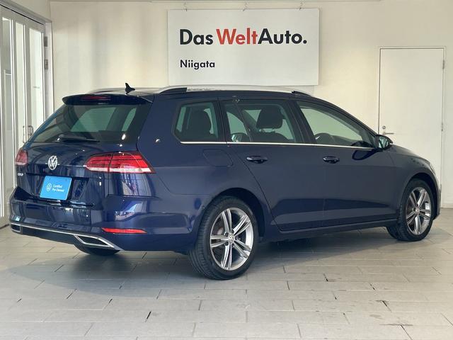 ゴルフヴァリアント ＴＳＩハイライン　マイスター　ＡＣＣ　レーンキープアシスト　プレミアムサウンドシステムＤＹＮＡＵＤＩＯ　オートホールド機能　デジタルメータークラスター　レザーシート　シートヒーター　リヤビューカメラブラインドスポットディテクション（4枚目）