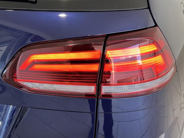 ゴルフヴァリアント ＴＳＩハイライン　マイスター　ＡＣＣ　レーンキープアシスト　プレミアムサウンドシステムＤＹＮＡＵＤＩＯ　オートホールド機能　デジタルメータークラスター　レザーシート　シートヒーター　リヤビューカメラブラインドスポットディテクション（11枚目）