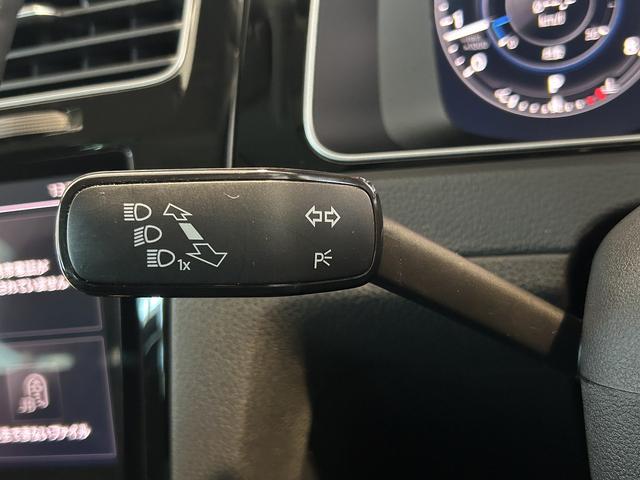 ゴルフヴァリアント ＴＳＩハイライン　マイスター　ＡＣＣ　レーンキープアシスト　プレミアムサウンドシステムＤＹＮＡＵＤＩＯ　オートホールド機能　デジタルメータークラスター　レザーシート　シートヒーター　リヤビューカメラブラインドスポットディテクション（30枚目）