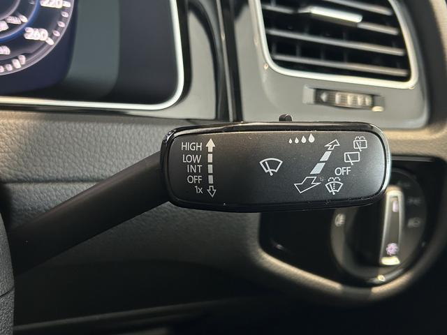ゴルフヴァリアント ＴＳＩハイライン　マイスター　ＡＣＣ　レーンキープアシスト　プレミアムサウンドシステムＤＹＮＡＵＤＩＯ　オートホールド機能　デジタルメータークラスター　レザーシート　シートヒーター　リヤビューカメラブラインドスポットディテクション（31枚目）