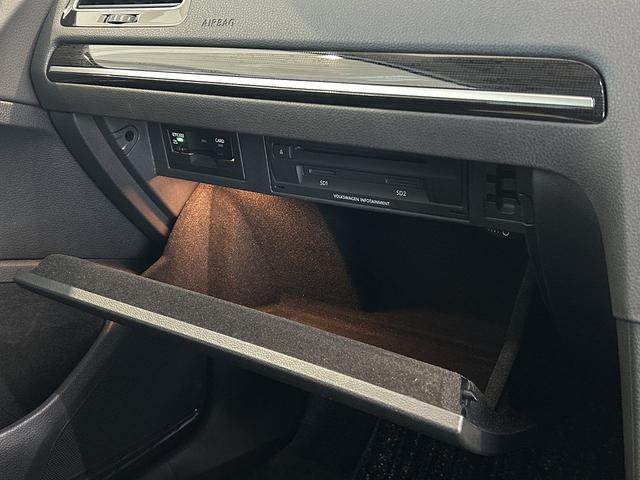 ゴルフヴァリアント ＴＳＩハイライン　マイスター　ＡＣＣ　レーンキープアシスト　プレミアムサウンドシステムＤＹＮＡＵＤＩＯ　オートホールド機能　デジタルメータークラスター　レザーシート　シートヒーター　リヤビューカメラブラインドスポットディテクション（36枚目）