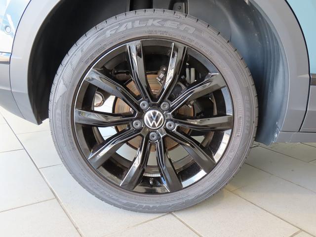 Ｔ－ロック ＴＳＩ　ブラックスタイル　ＡＣＣ　レーンキープアシスト　ＬＥＤマトリックスヘッドライトＩＱＬｉｇｈｔ　オートホールド機能　パワーテールゲート　インテリアアンビエントライト　デジタルメータークラスター　１８インチアルミホイール（10枚目）