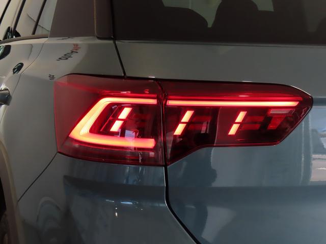 Ｔ－ロック ＴＳＩ　ブラックスタイル　ＡＣＣ　レーンキープアシスト　ＬＥＤマトリックスヘッドライトＩＱＬｉｇｈｔ　オートホールド機能　パワーテールゲート　インテリアアンビエントライト　デジタルメータークラスター　１８インチアルミホイール（21枚目）