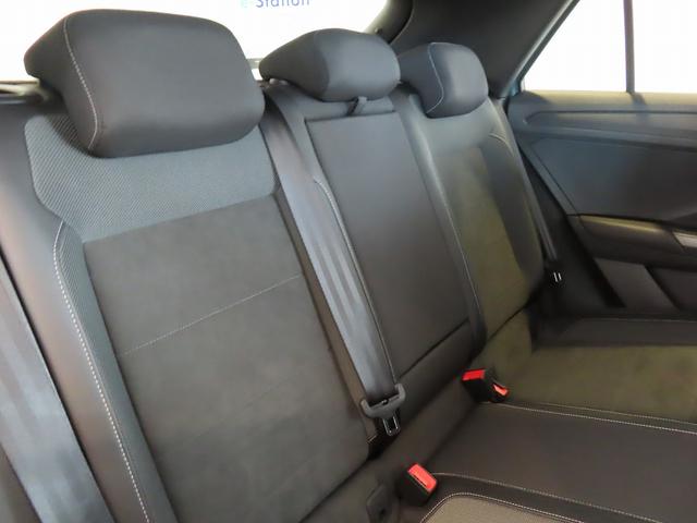 Ｔ－ロック ＴＳＩ　ブラックスタイル　ＡＣＣ　レーンキープアシスト　ＬＥＤマトリックスヘッドライトＩＱＬｉｇｈｔ　オートホールド機能　パワーテールゲート　インテリアアンビエントライト　デジタルメータークラスター　１８インチアルミホイール（26枚目）