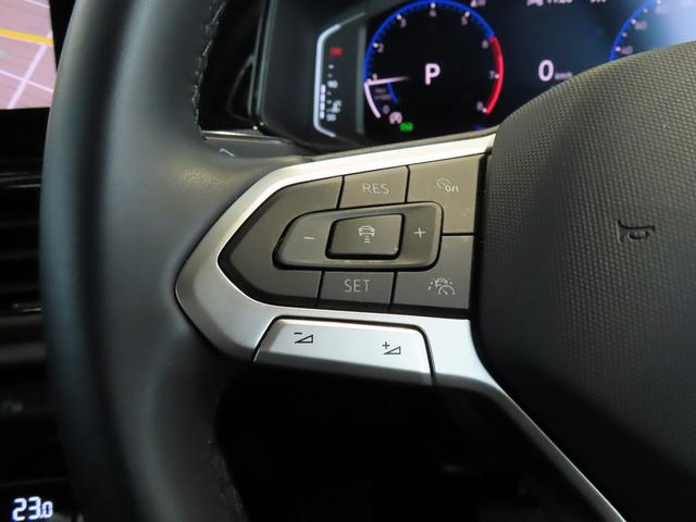 Ｔ－ロック ＴＳＩ　ブラックスタイル　ＡＣＣ　レーンキープアシスト　ＬＥＤマトリックスヘッドライトＩＱＬｉｇｈｔ　オートホールド機能　パワーテールゲート　インテリアアンビエントライト　デジタルメータークラスター　１８インチアルミホイール（33枚目）