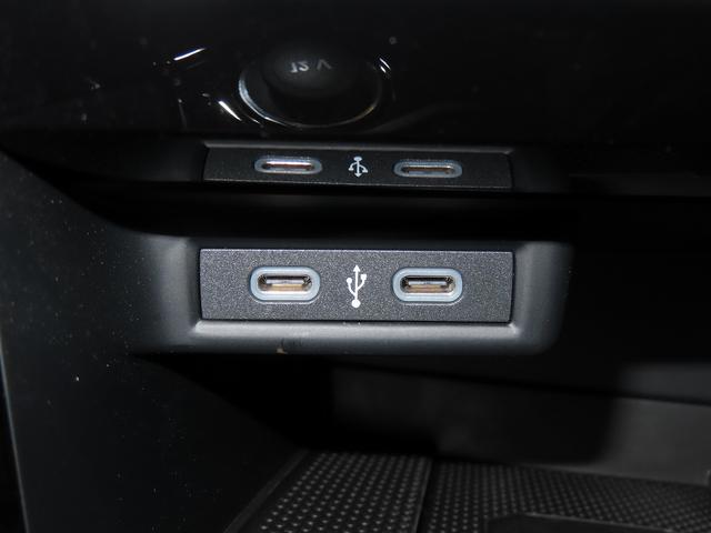 Ｔ－ロック ＴＳＩ　ブラックスタイル　ＡＣＣ　レーンキープアシスト　ＬＥＤマトリックスヘッドライトＩＱＬｉｇｈｔ　オートホールド機能　パワーテールゲート　インテリアアンビエントライト　デジタルメータークラスター　１８インチアルミホイール（42枚目）