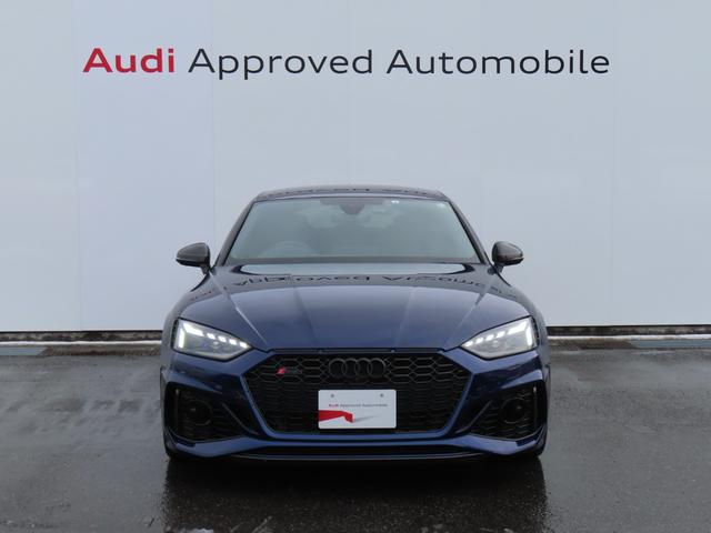 ＲＳ５スポーツバック ベースグレード　ＲＳ　デザインパッケージ　レッド／ＲＳスポーツエグゾーストシステム／ＴＶチューナー／アルミホイール　５セグメントスポークデザイン　グロスブラック　９Ｊ　ｘ　２０／カーボン（3枚目）