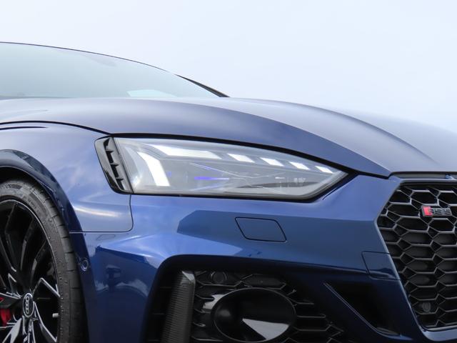 ＲＳ５スポーツバック ベースグレード　ＲＳ　デザインパッケージ　レッド／ＲＳスポーツエグゾーストシステム／ＴＶチューナー／アルミホイール　５セグメントスポークデザイン　グロスブラック　９Ｊ　ｘ　２０／カーボン（9枚目）