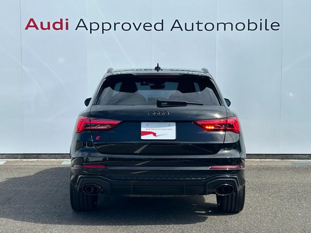 RS Q3 ベースグレード B&O RSスポーツエキゾーストシステム RSダンピングコントロールサスペンション RSデザインパッケージ ブラックスタイリング マトリクスLED ワイヤレスチャージング(5枚目)