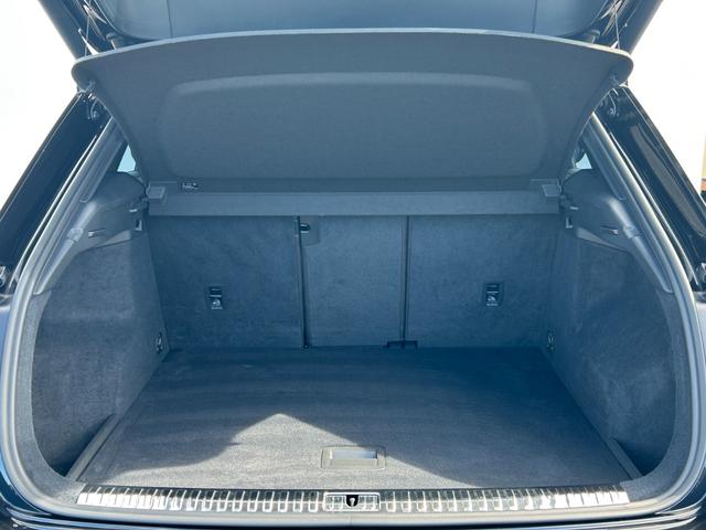 RS Q3 ベースグレード B&O RSスポーツエキゾーストシステム RSダンピングコントロールサスペンション RSデザインパッケージ ブラックスタイリング マトリクスLED ワイヤレスチャージング(11枚目)