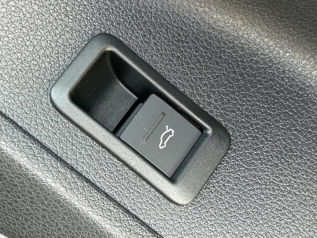 RS Q3 ベースグレード B&O RSスポーツエキゾーストシステム RSダンピングコントロールサスペンション RSデザインパッケージ ブラックスタイリング マトリクスLED ワイヤレスチャージング(40枚目)